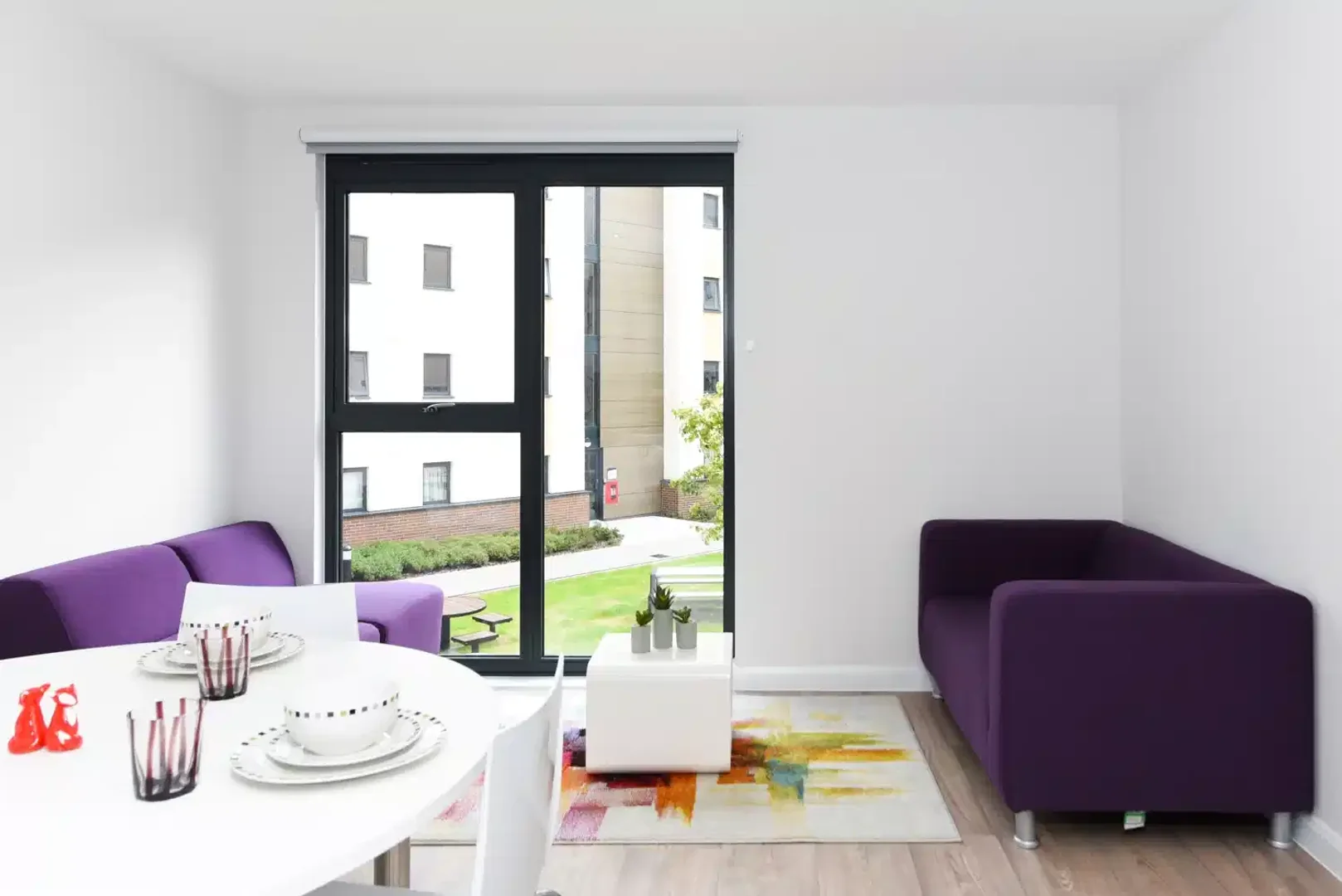 Chambre d'étudiant à  avec espace d'étude et installations communes