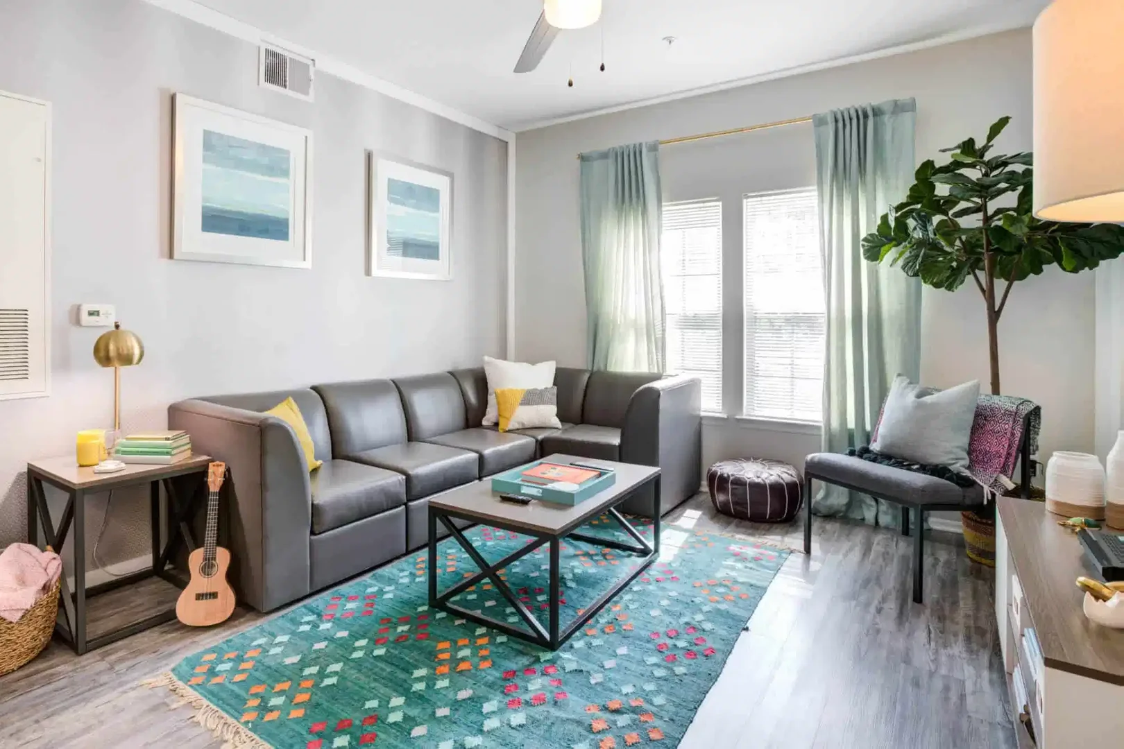 Chambre confortable pour étudiants disponible dans 