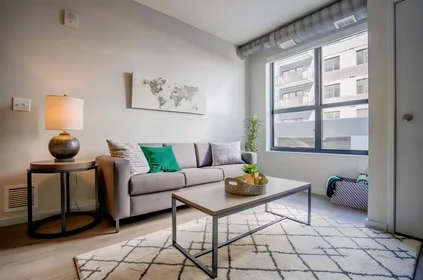 Habitación privada en East Grand River Avenue, imagen 3 de 49
