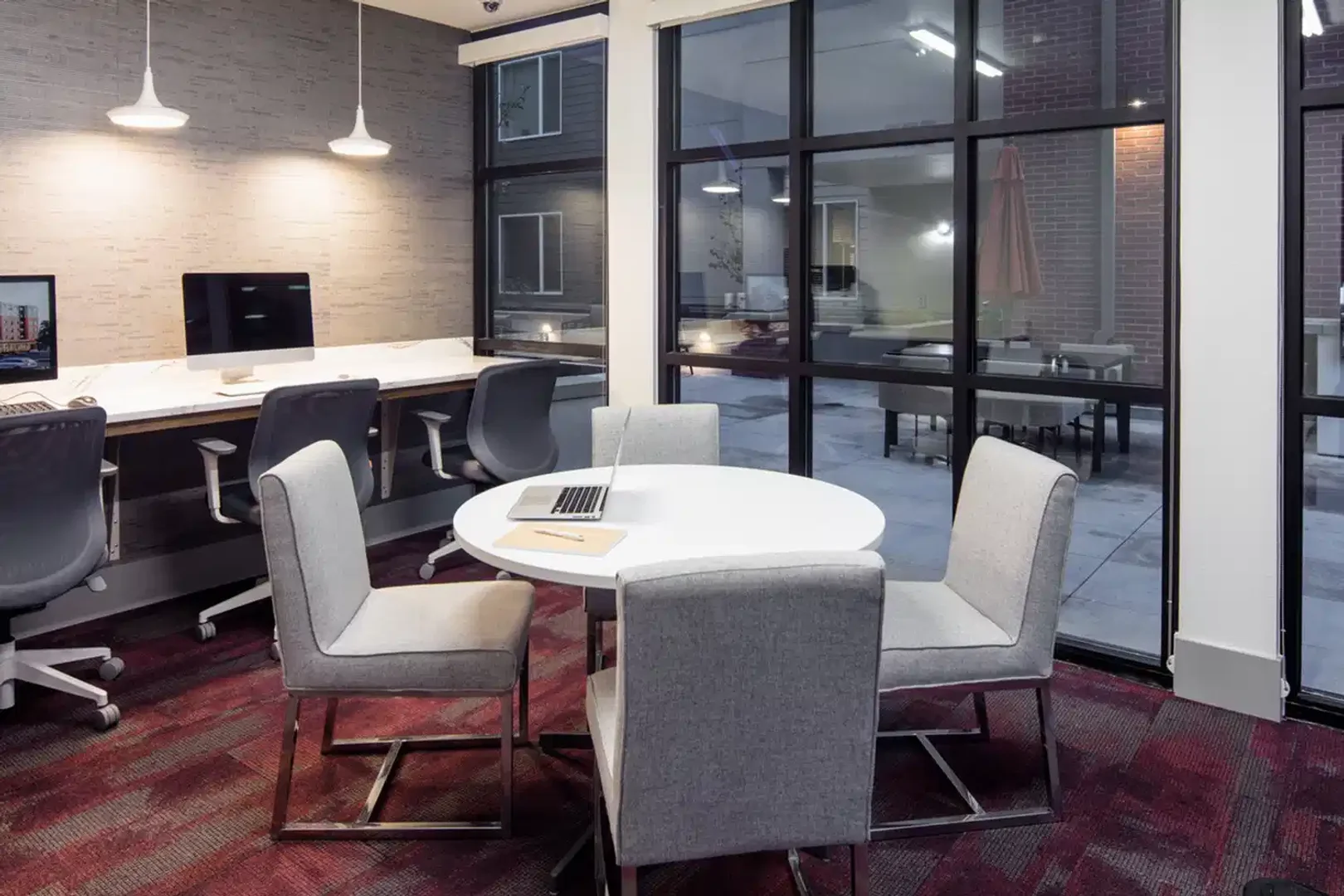 Cómodo estudio para vivir como estudiante en 