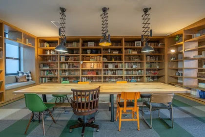 Estudio en East Grand River Avenue, imagen 27 de 49