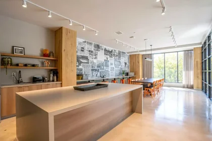 Estudio en East Grand River Avenue, imagen 5 de 49