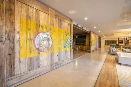Estudio en East Grand River Avenue, imagen 6 de 49