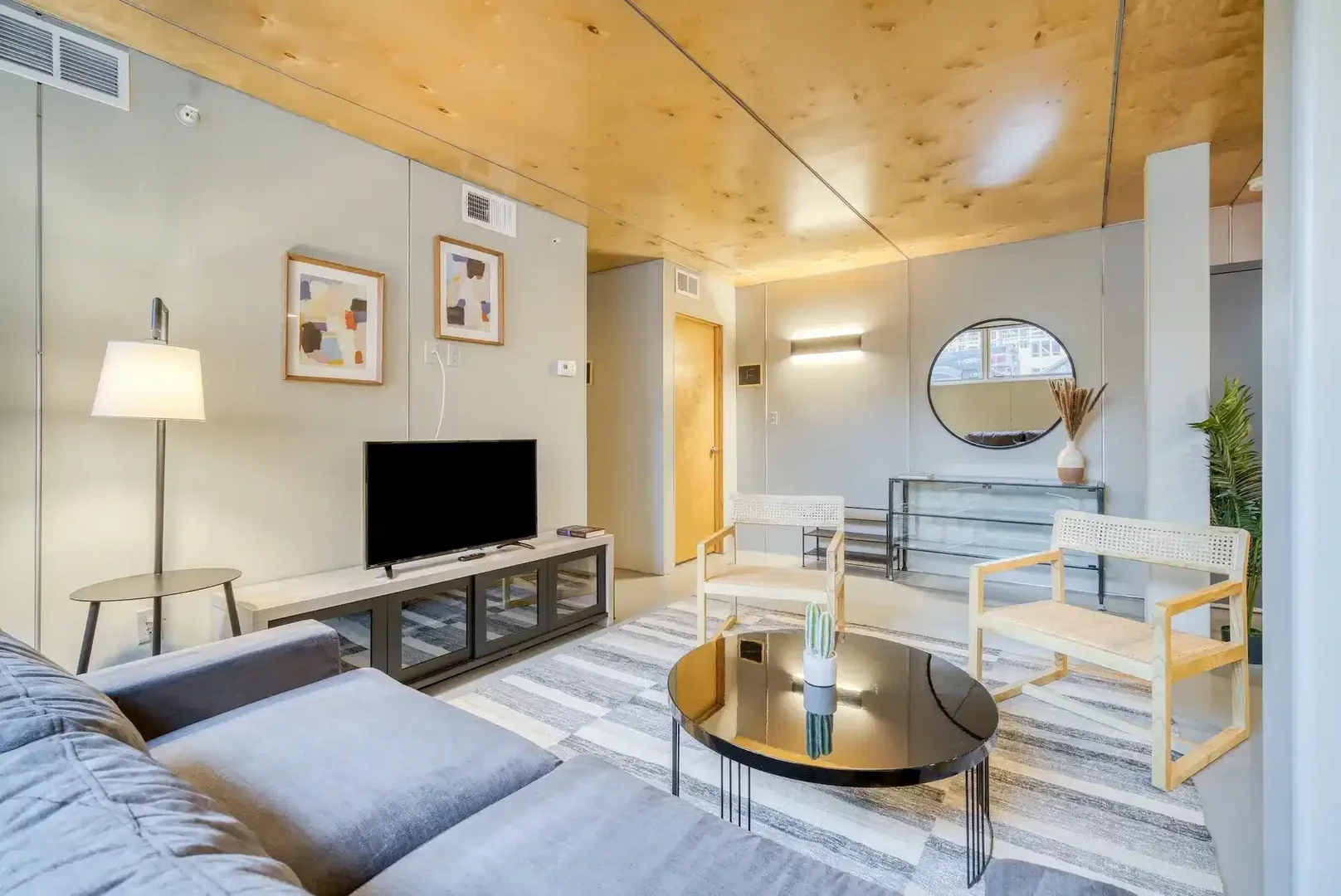 Student-friendly room in with modern amenities