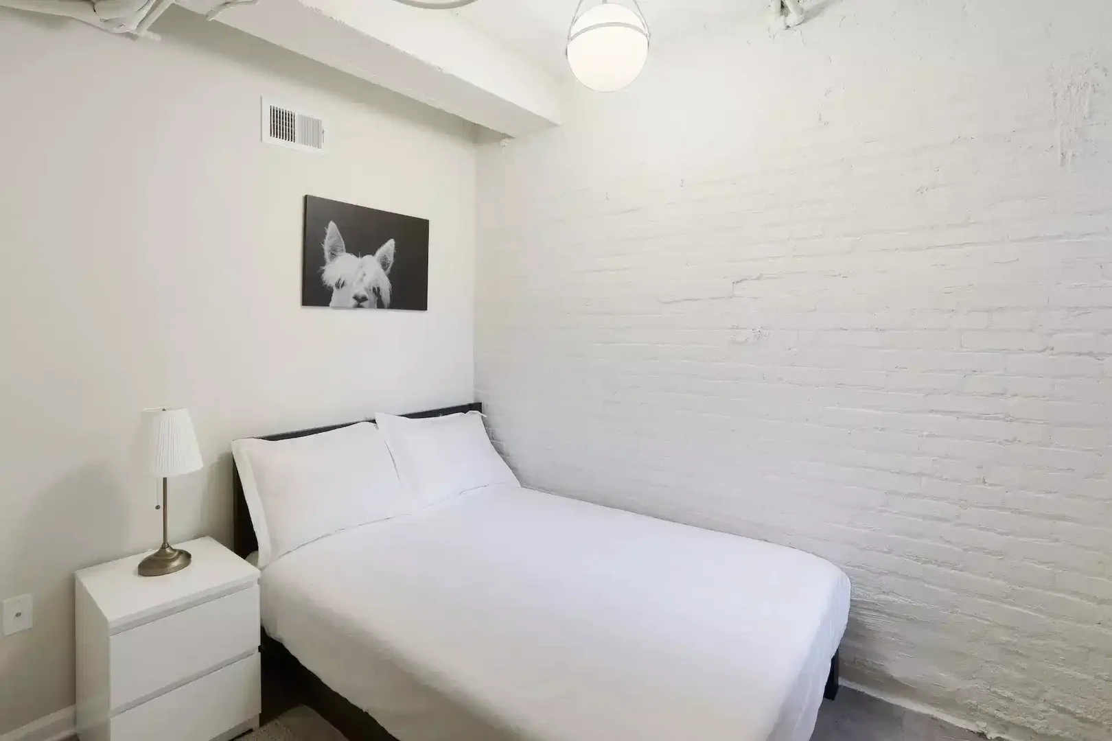 Bright and airy student room with easy university access in 