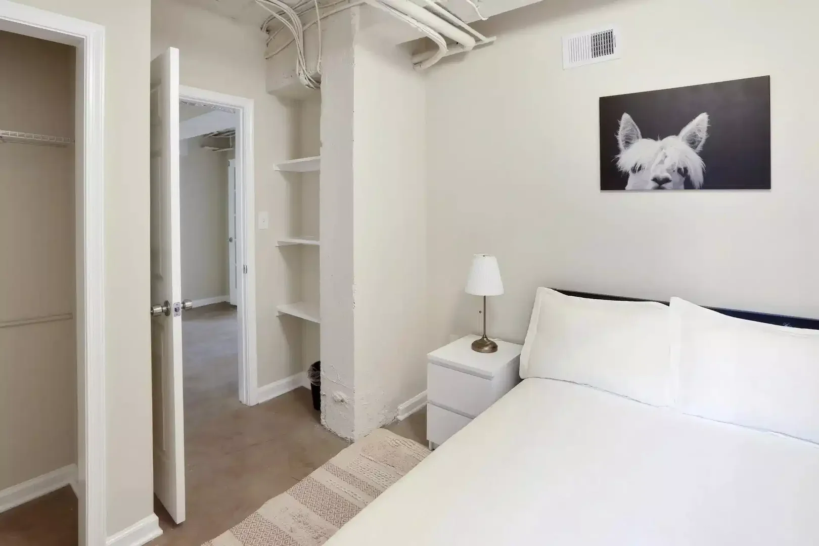 Economical student room with convenient location in 