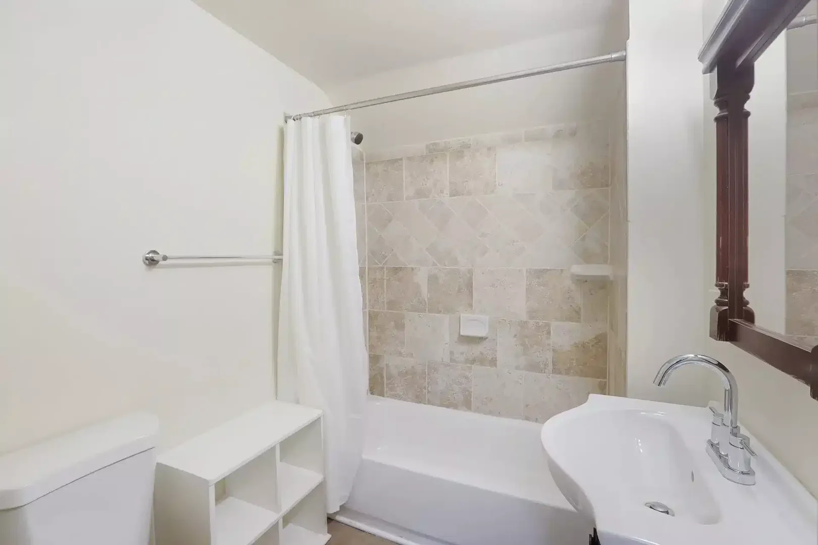 Budget-friendly student room close to campus in 