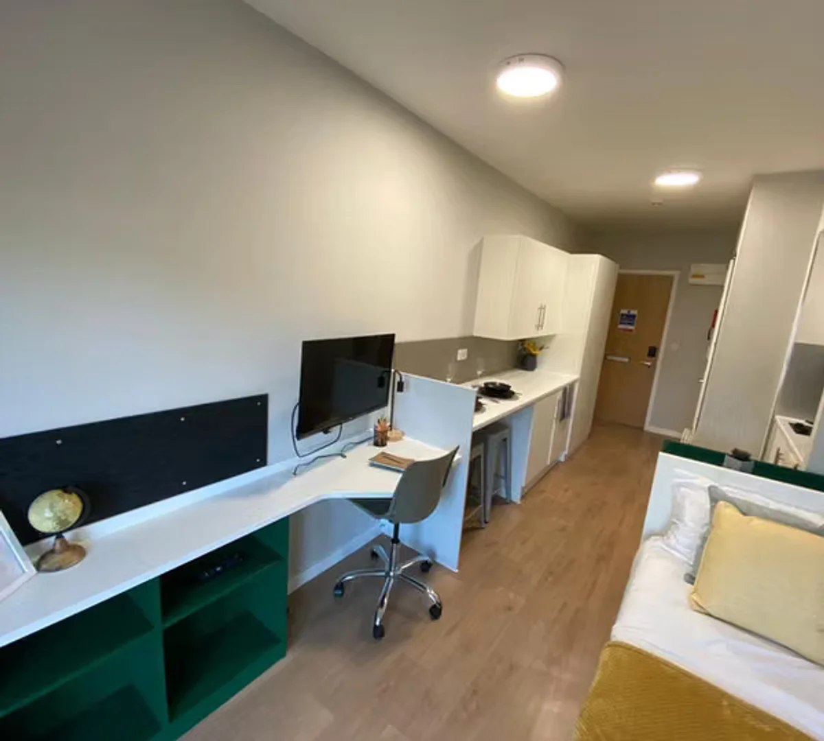 Studio d'étudiant minimaliste dans  avec agencement efficace