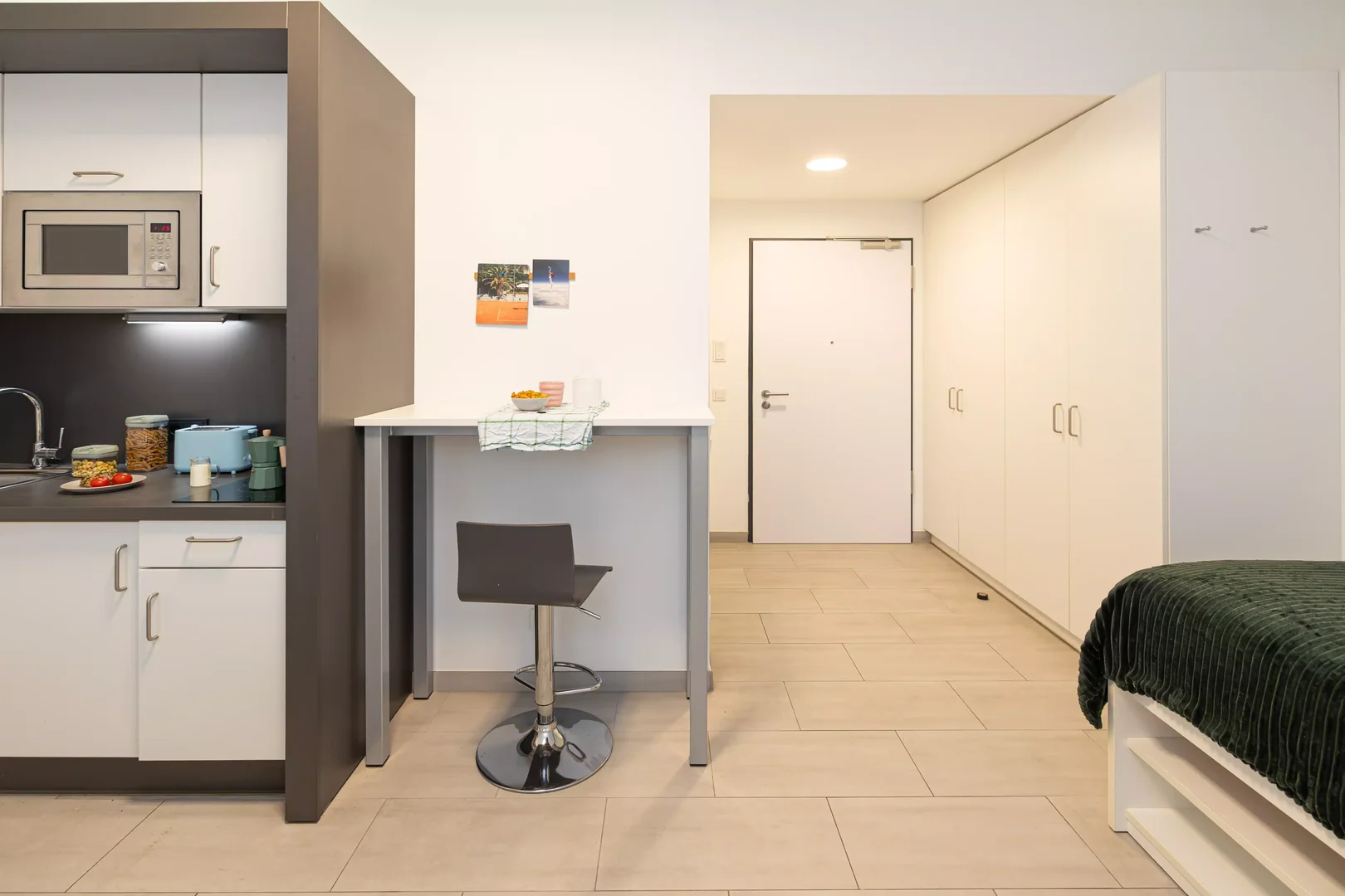 Niedrogi apartament typu studio z niezbędnymi funkcjami w