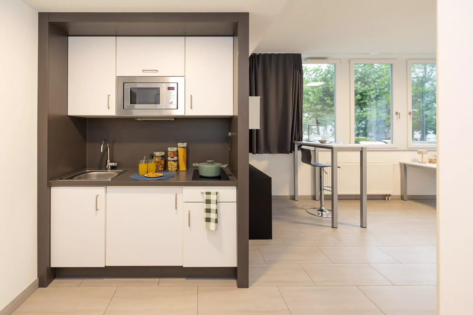 Cómodo estudio para vivir como estudiante en 