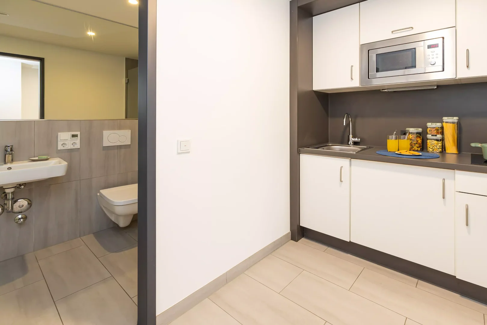 Moderno estudio para estudiantes con todas las comodidades en 