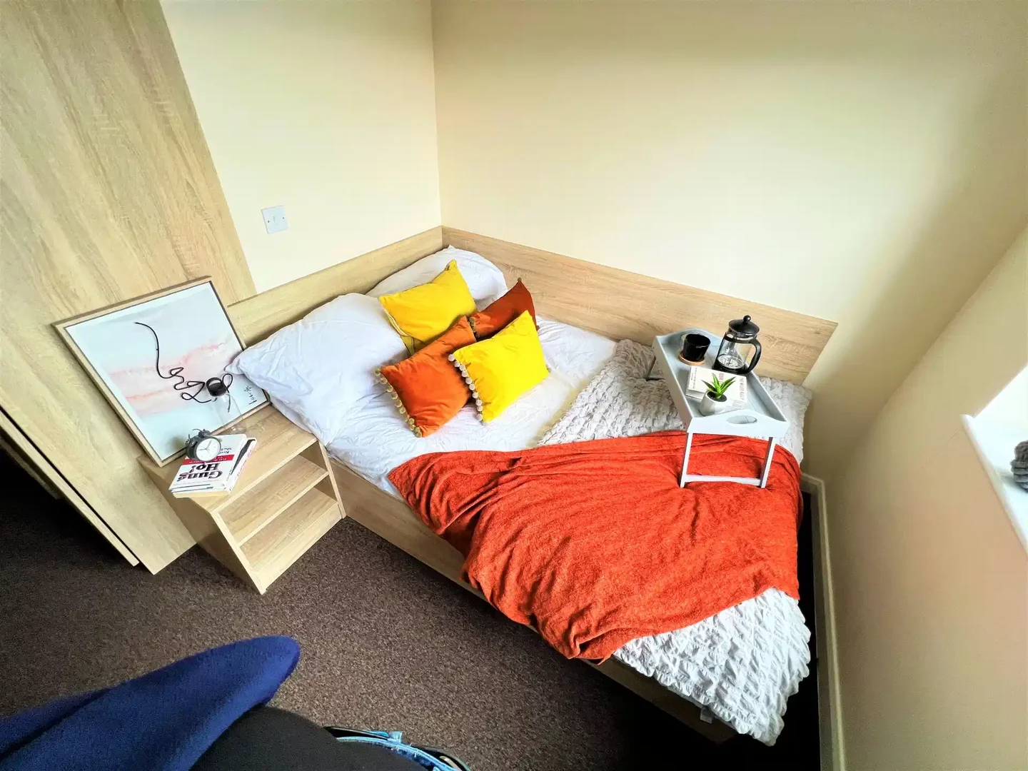 Functional student room perfect for studying in 