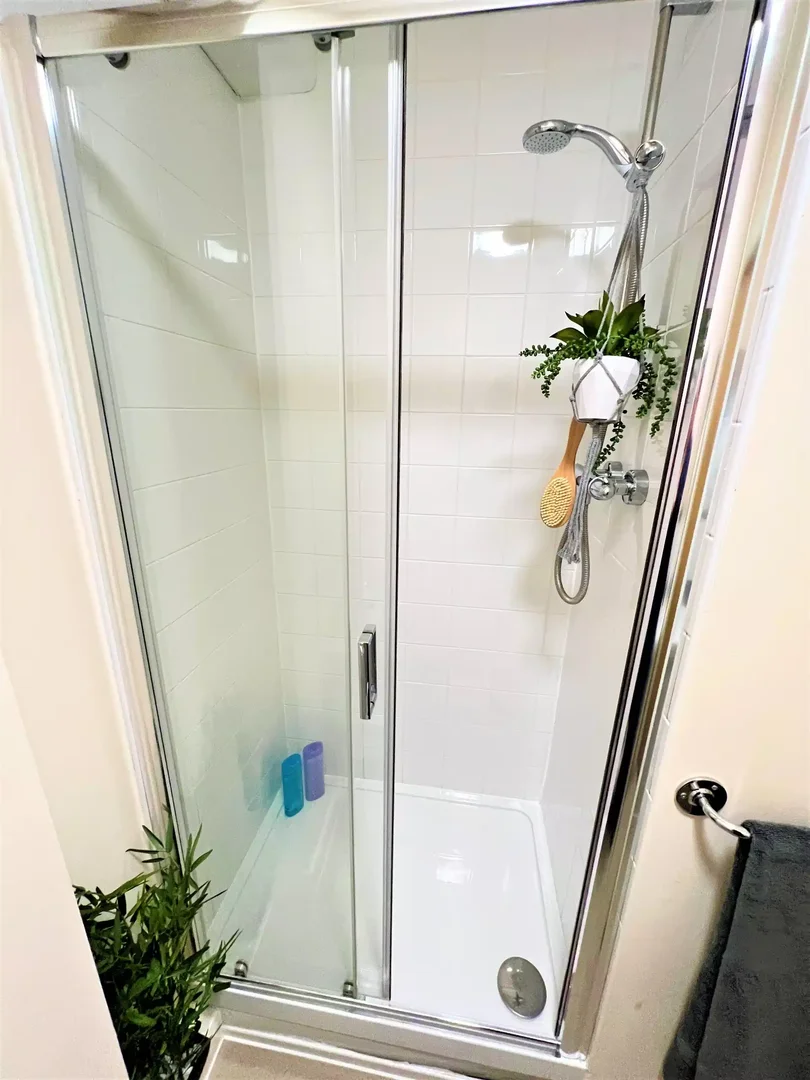 Student-friendly room in  with modern amenities