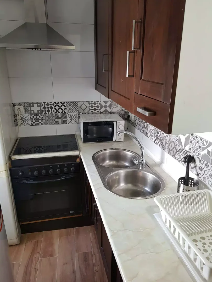 Habitación estudiantil amplia y cómoda en 