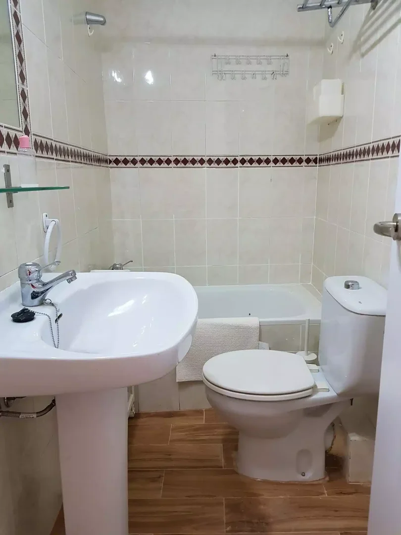 Habitación en apartamento estudiantil en alquiler en , completamente amueblado