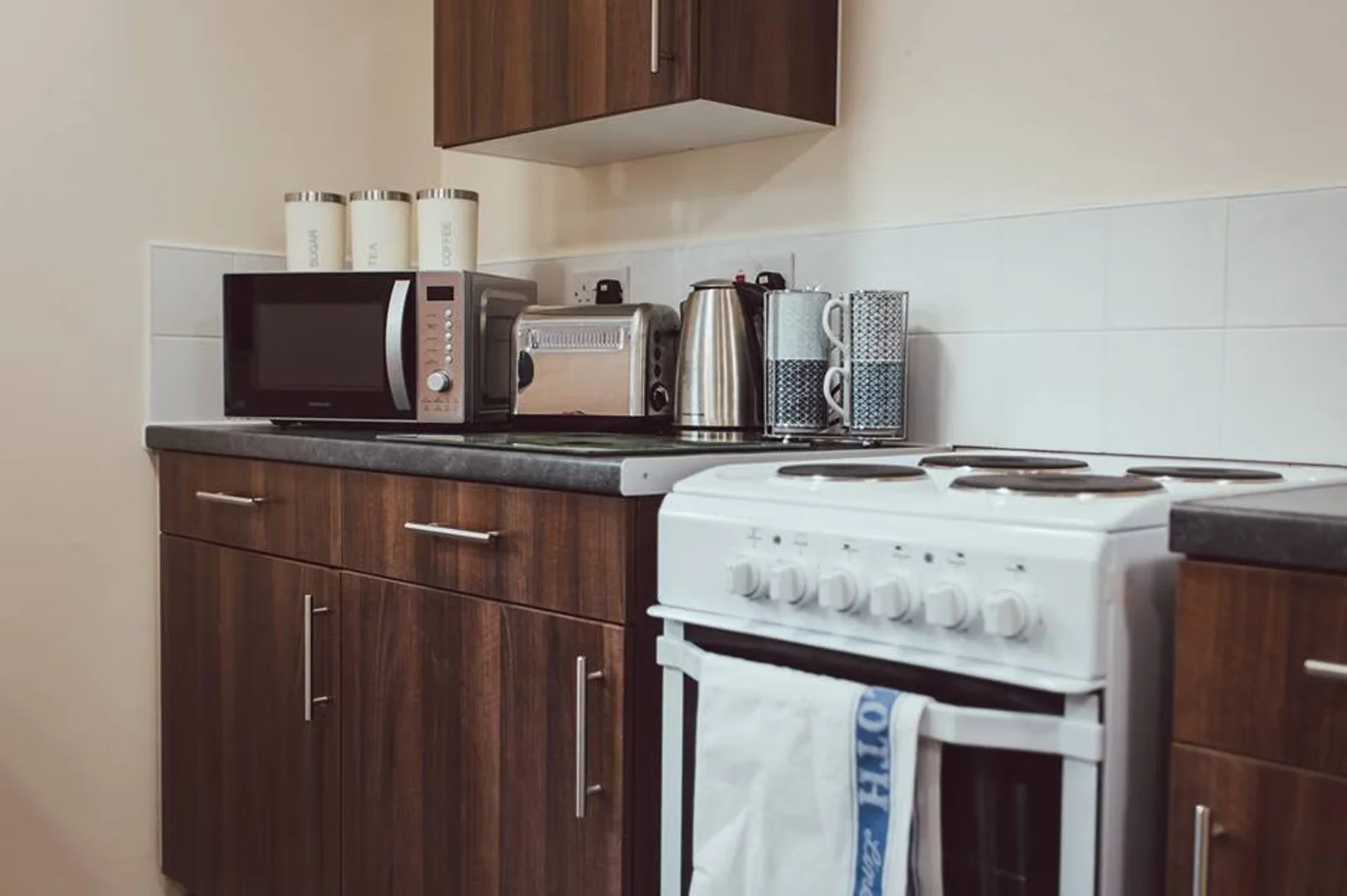 'de öğrenci dairesinde, tamamen mobilyalı kiralık oda