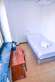 Privatzimmer in der Avenida de la Merced, bild 1 von 39