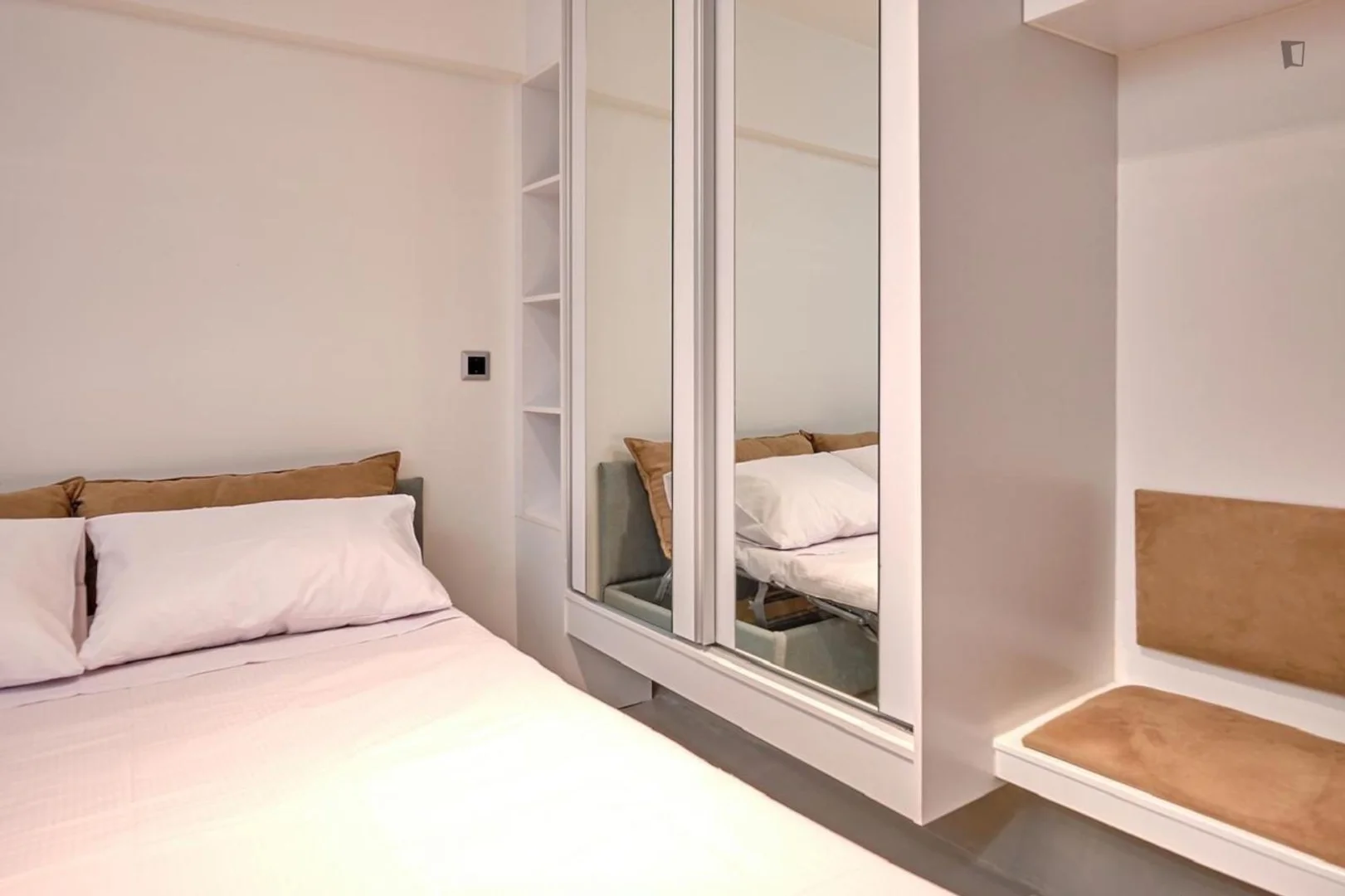 'de etkili düzene sahip minimalist öğrenci stüdyosu