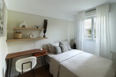 Renting rooms by the month in Saint-denis