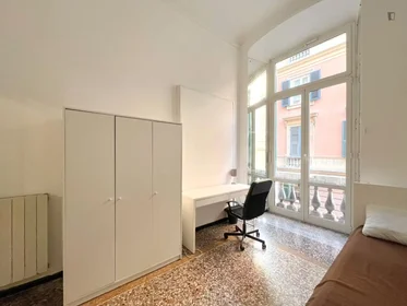 Quarto privado em Via Caffaro, imagem 2 de 12