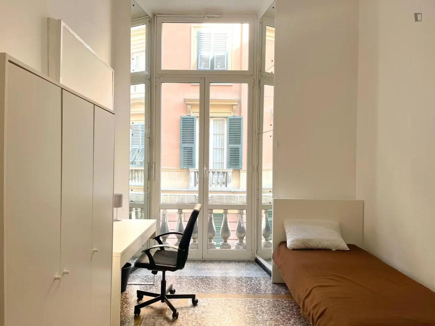 Stanza in affitto in appartamento per studenti a , completamente arredata
