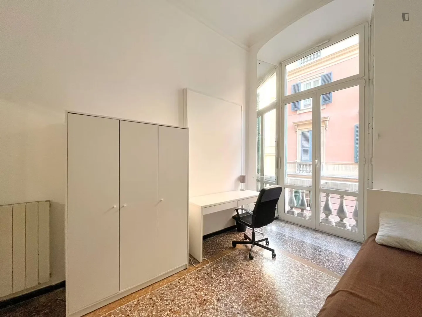 Camera per studenti in con servizi moderni