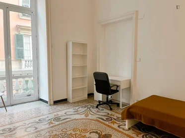 Quarto privado em Via Caffaro, imagem 1 de 12
