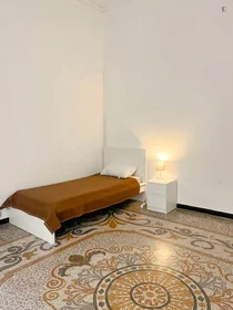 Quarto privado em Via Caffaro, imagem 2 de 12