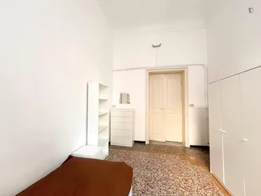 Stanza privata in Via Caffaro, immagine 2 di 11