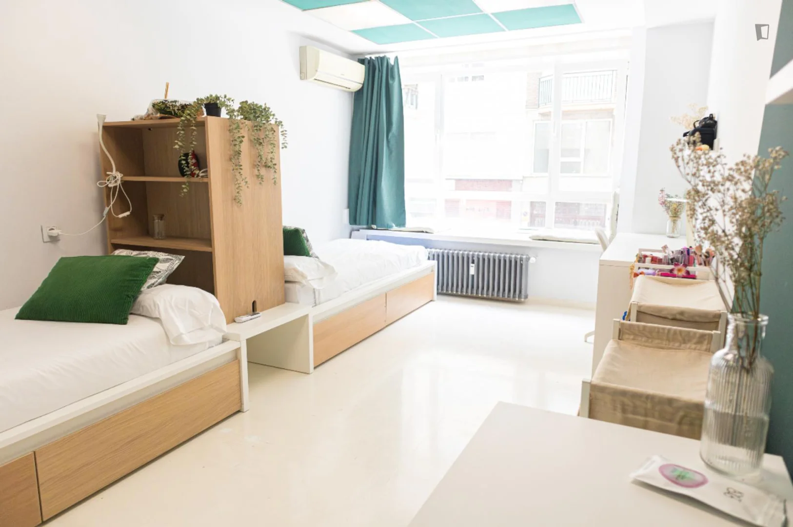 Quarto para alugar em apartamento de estudantes em , totalmente mobilado
