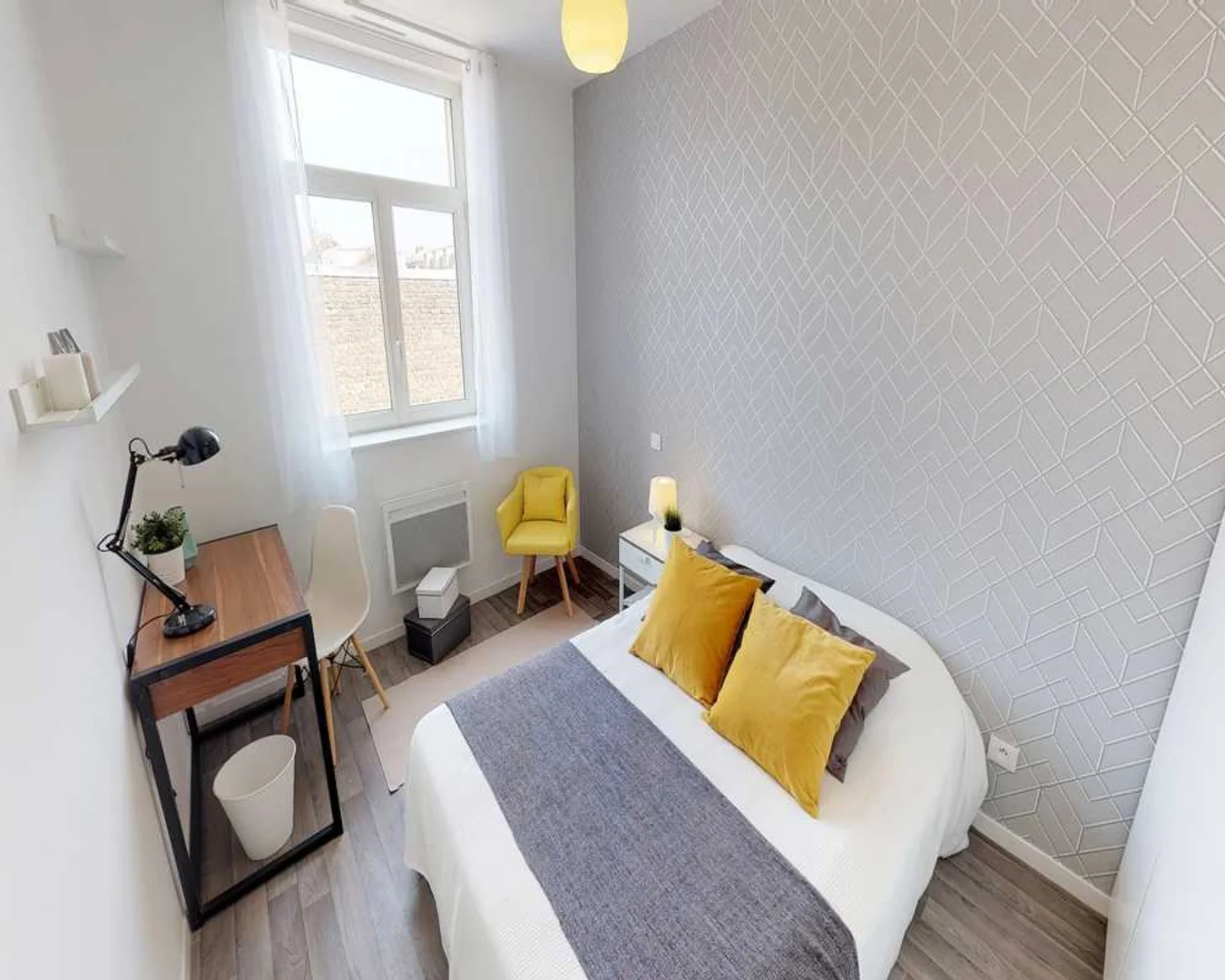 Comfortable and spacious student room in