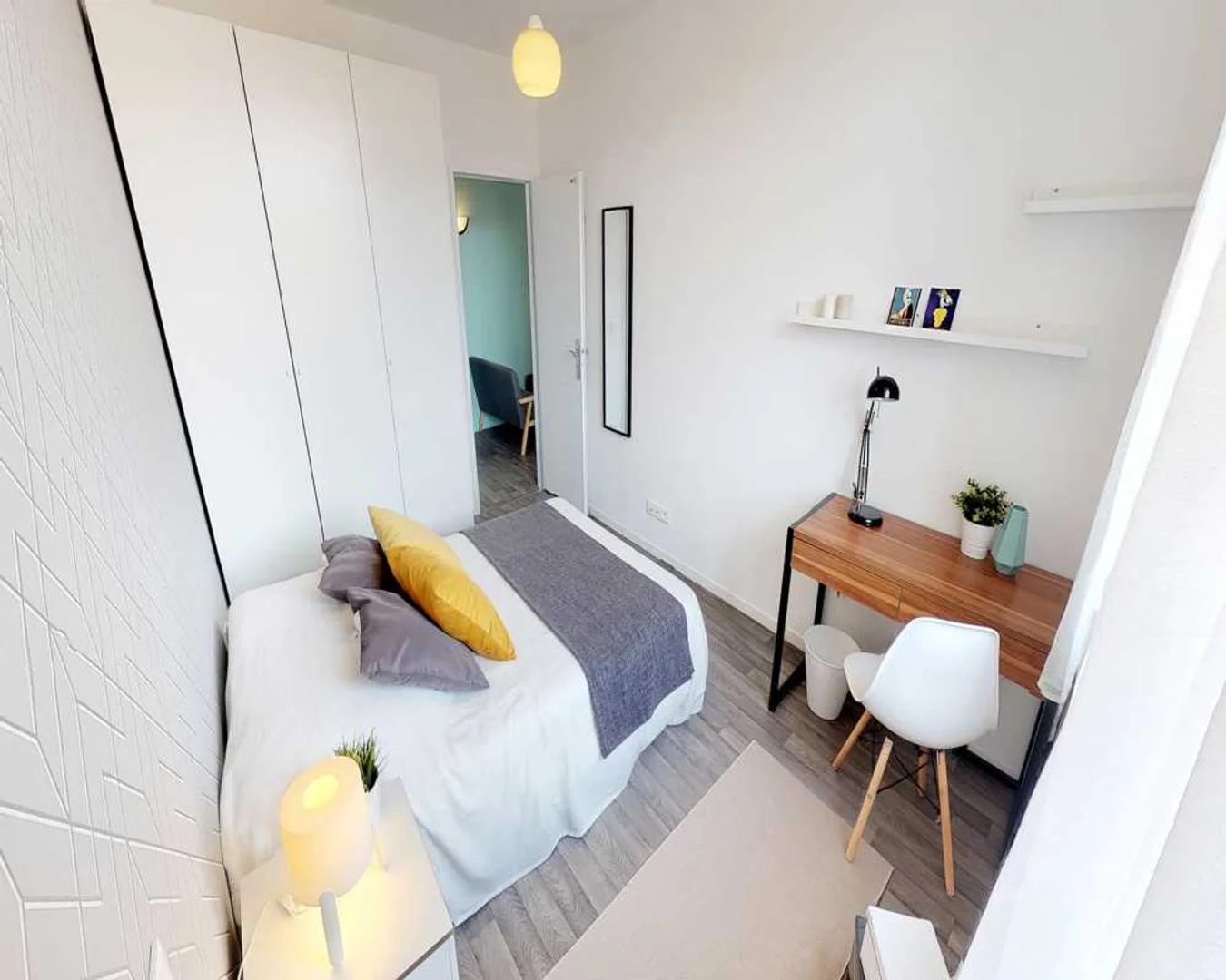 Student-friendly room in with modern amenities
