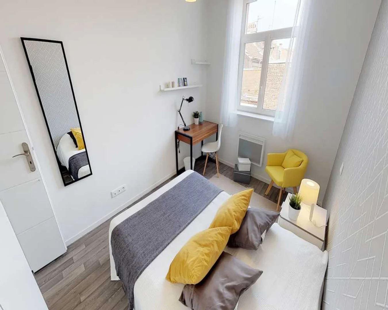 Economical student room with convenient location in