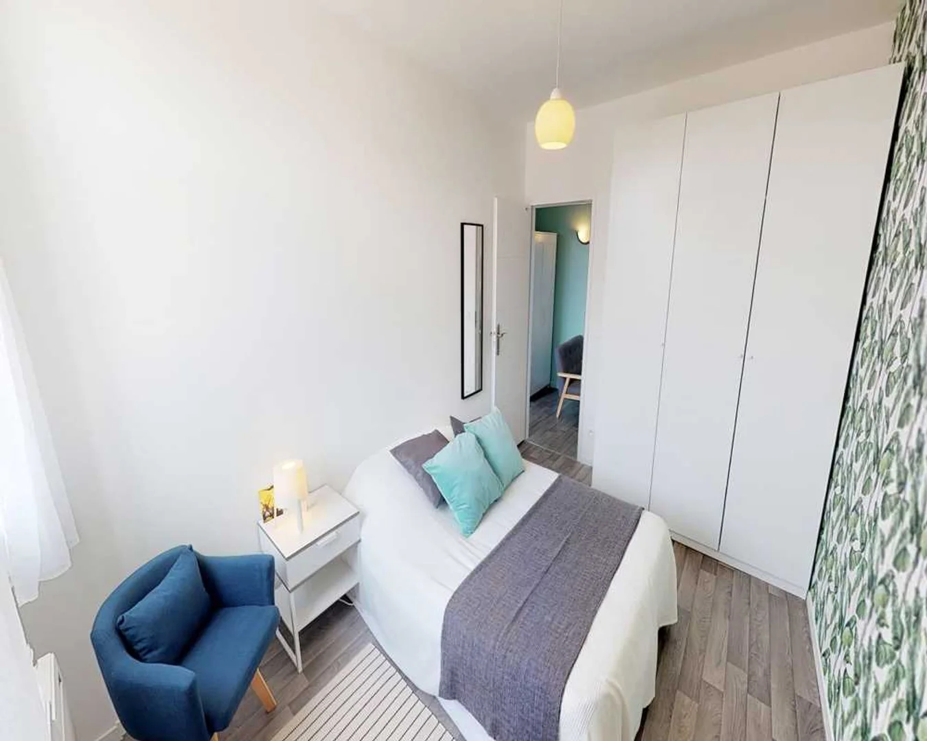 Affordable room for students with ample lighting in 