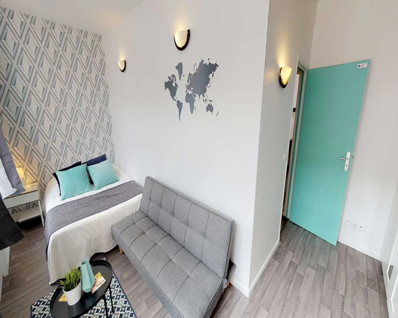 Chambre abordable pour les étudiants avec un bon éclairage dans 