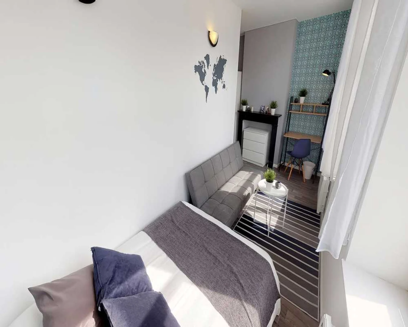 Affordable room for students with ample lighting in 