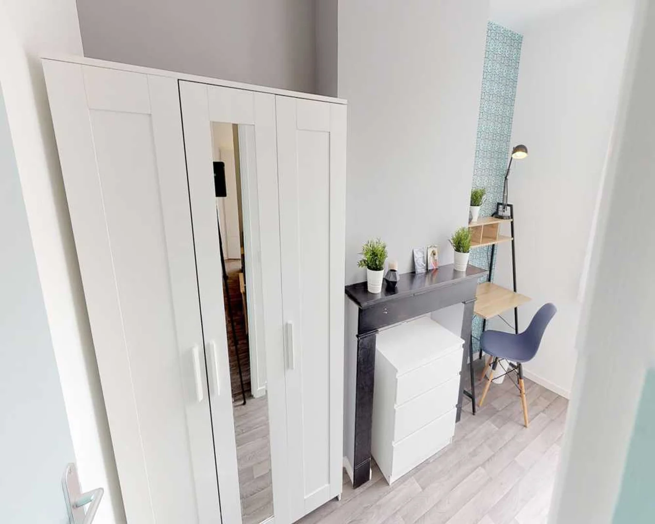 Student-friendly room in  with modern amenities