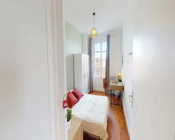 Private room at Rue du Jardin public, image 4 of 22