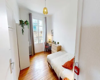 Private room at Rue du Jardin public, image 4 of 22
