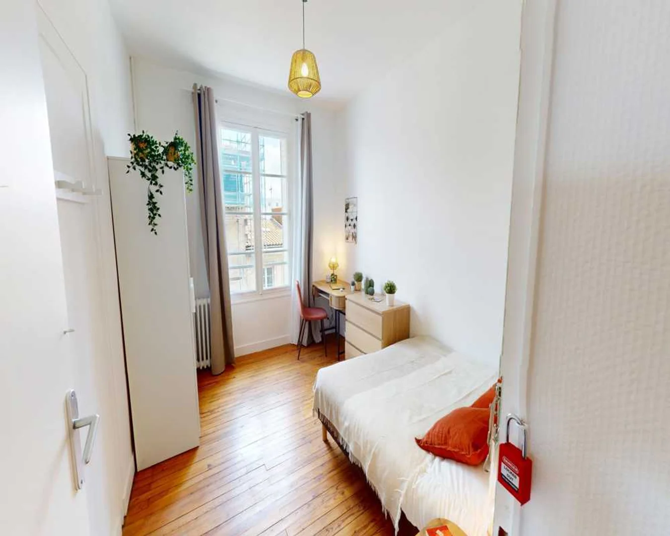 Economical student room with convenient location in 