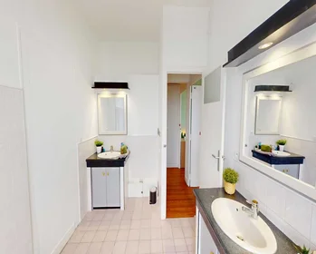 Private room at Rue du Jardin public, image 23 of 24