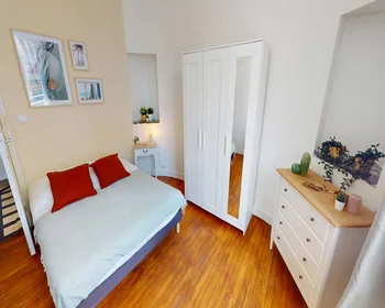 Private room at Rue du Jardin public, image 4 of 24