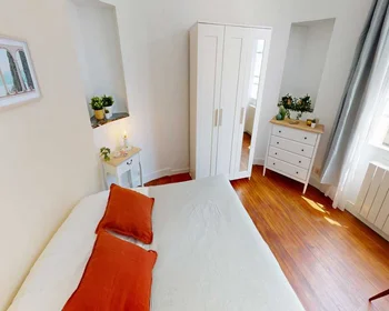 Private room at Rue du Jardin public, image 5 of 24