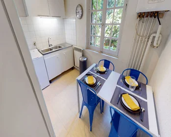 Quarto privado em rue du Faubourg du Courreau, imagem 14 de 17