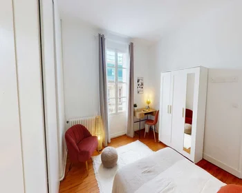 Private room at Rue du Jardin public, image 3 of 22