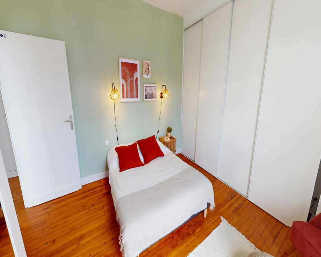 Budget-friendly student room close to campus in 