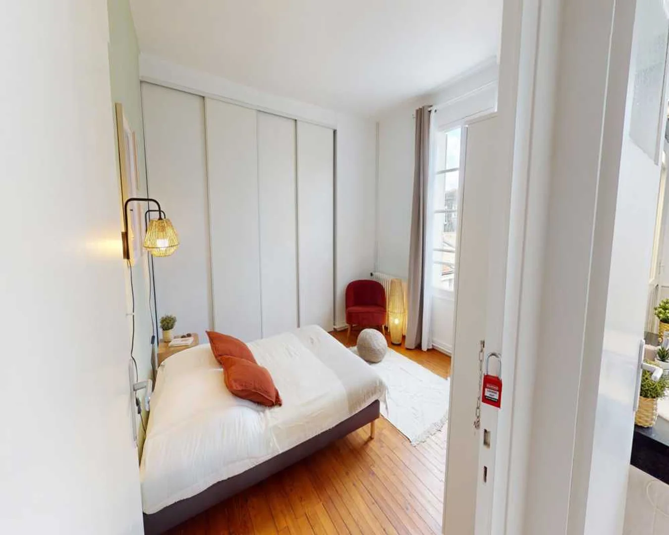 Economical student room with convenient location in 