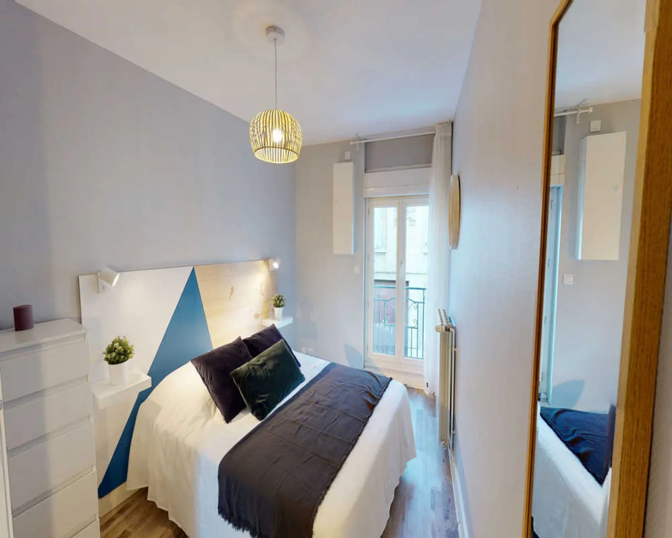 Room for rent in student apartment in , fully furnished