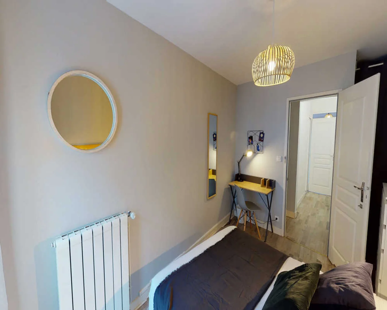 Affordable room for students with ample lighting in 