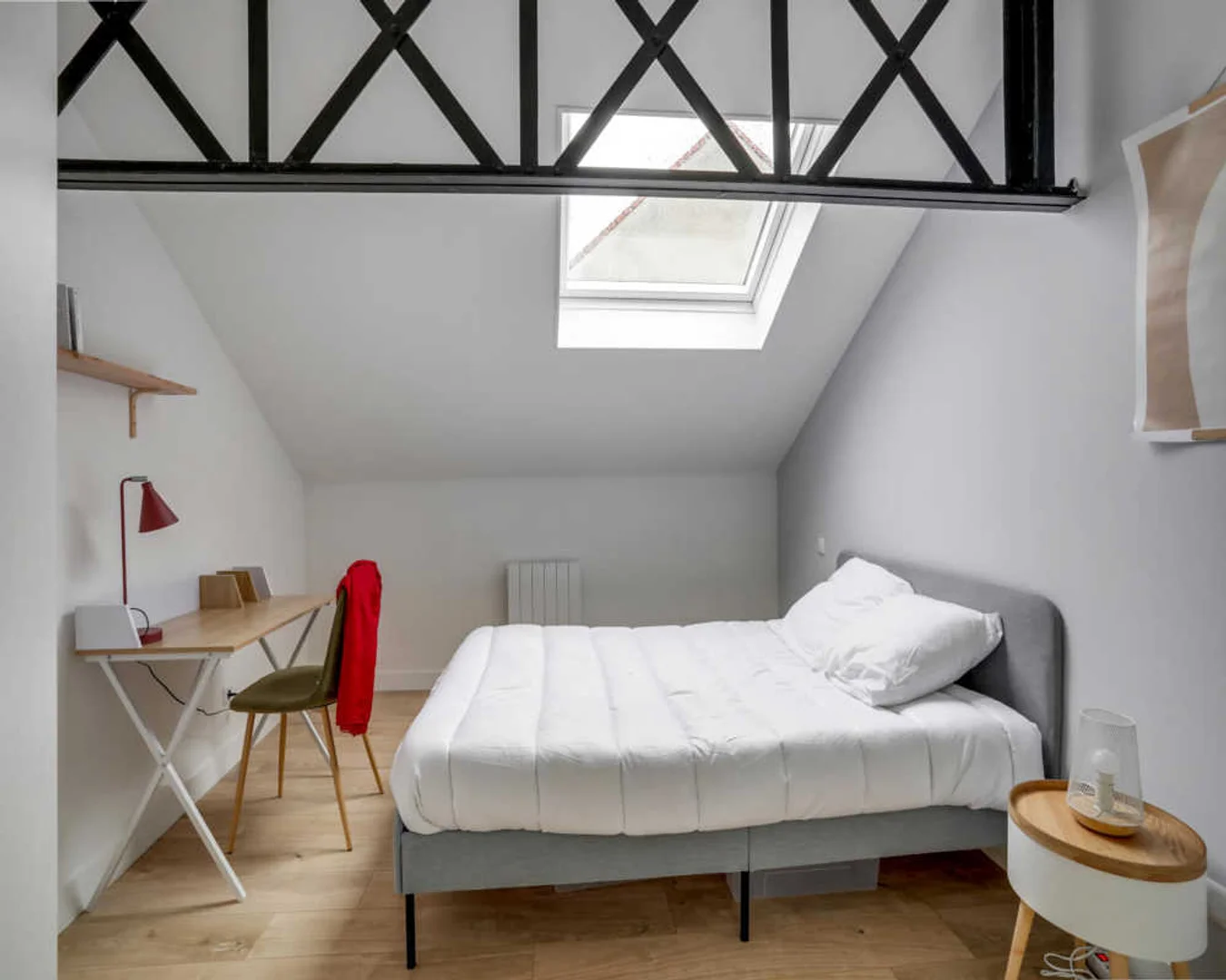 Chambre d'étudiant lumineuse et aérée avec accès facile à l'université dans